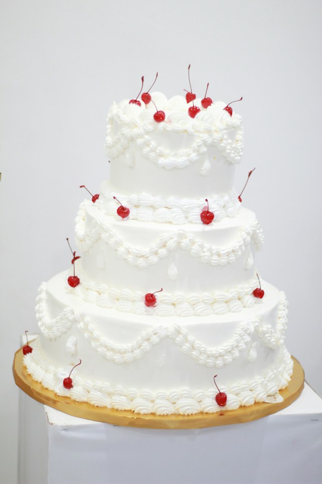 When Should Couples Order Their Wedding Cake, and What Details Need to Be Finalised First